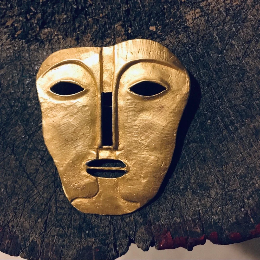 Vintage 70s face mask pin gold tone theatrical